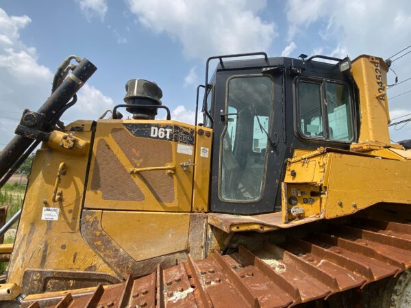 2011 - Caterpillar D6T - Image 2