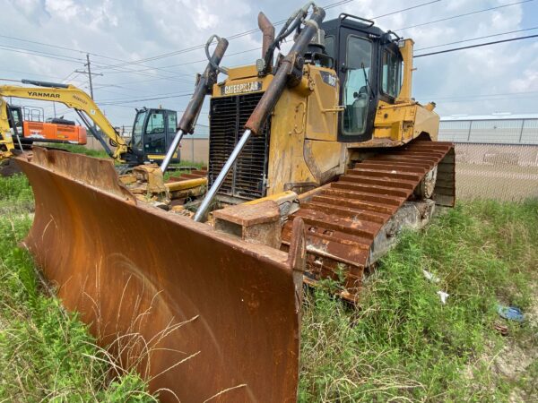 2011 - Caterpillar D6T